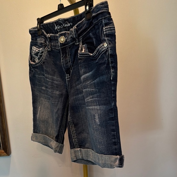 Ariya Blue Jean Bermuda Shorts with Decorative Stitching and Cuffed Hems 14 - Picture 7 of 12